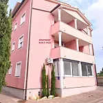 Tessa 63 Апартаменты Медулин